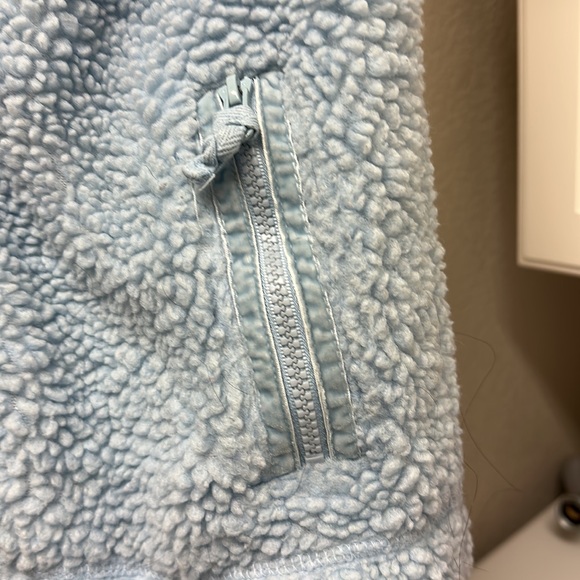 Old Navy Sherpa Vest - Picture 5 of 6